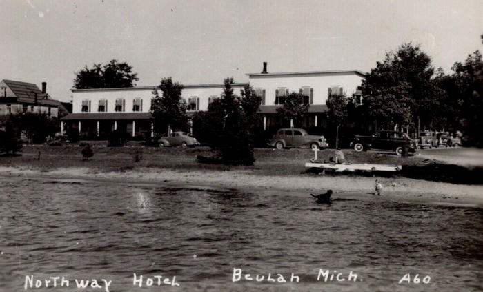 Northway Hotel (Northway Inn) - Old Postcard (newer photo)